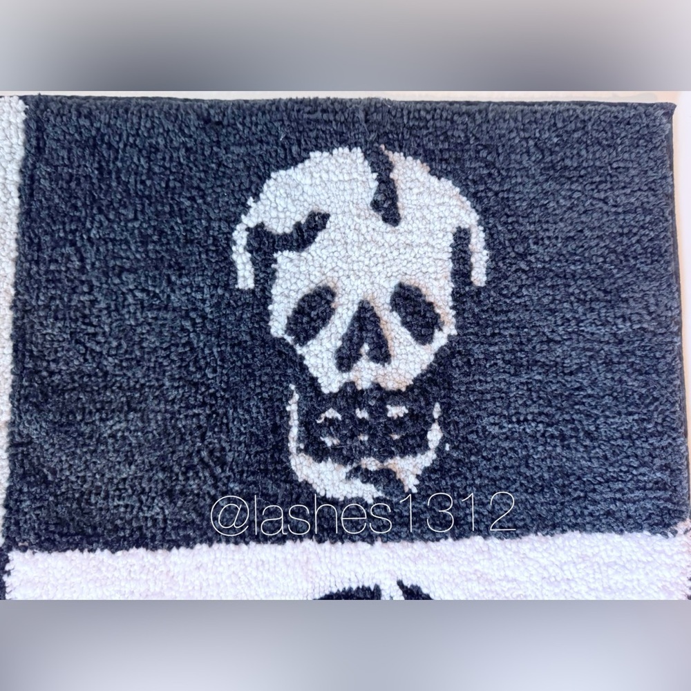 BETSEY JOHNSON Skull Bath Rug Mat - Black White Halloween - Picture 3 of 5